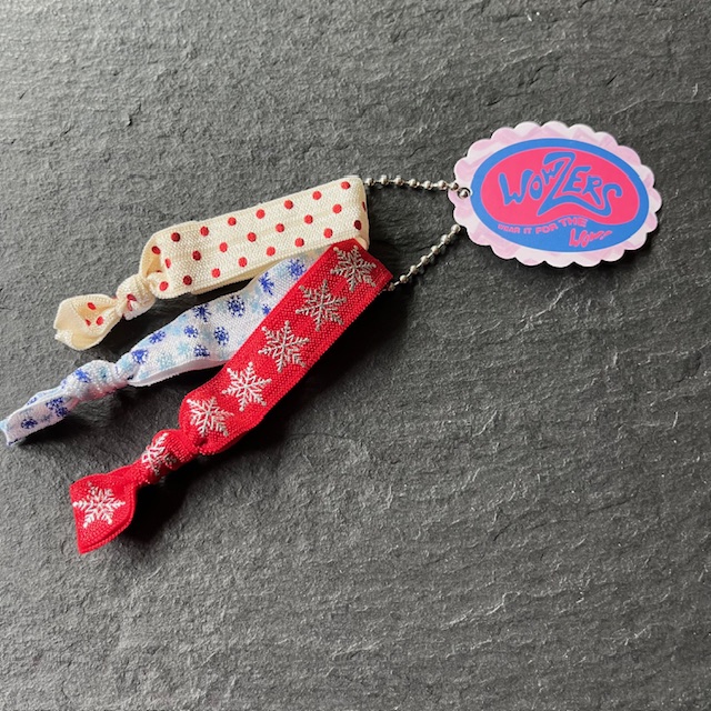 Wowzers Hair Ties Set von 3 Armbänder / Haargummis - Rot & Blau Schneeflocken Wowzers Hair Ties Set von 3 Armbänder / Haargummis - Rot & Blau Schneeflocken