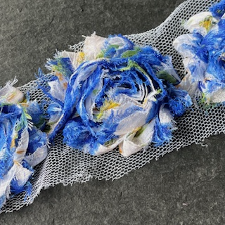 Wowzers Shabby Chic Stoffblumen Blüten am Band - Wasserfarben Blume Brilliant Blau - 3 Blumen Wowzers Shabby Chic Stoffblumen Blüten am Band - Wasserfarben Blume Brilliant Blau - 3 Blumen