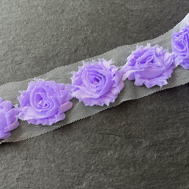 Wowzers Petit Shabby Chic Stoffblume - Flieder - 3 Blumen Wowzers Petit Shabby Chic Stoffblume - Flieder - 3 Blumen