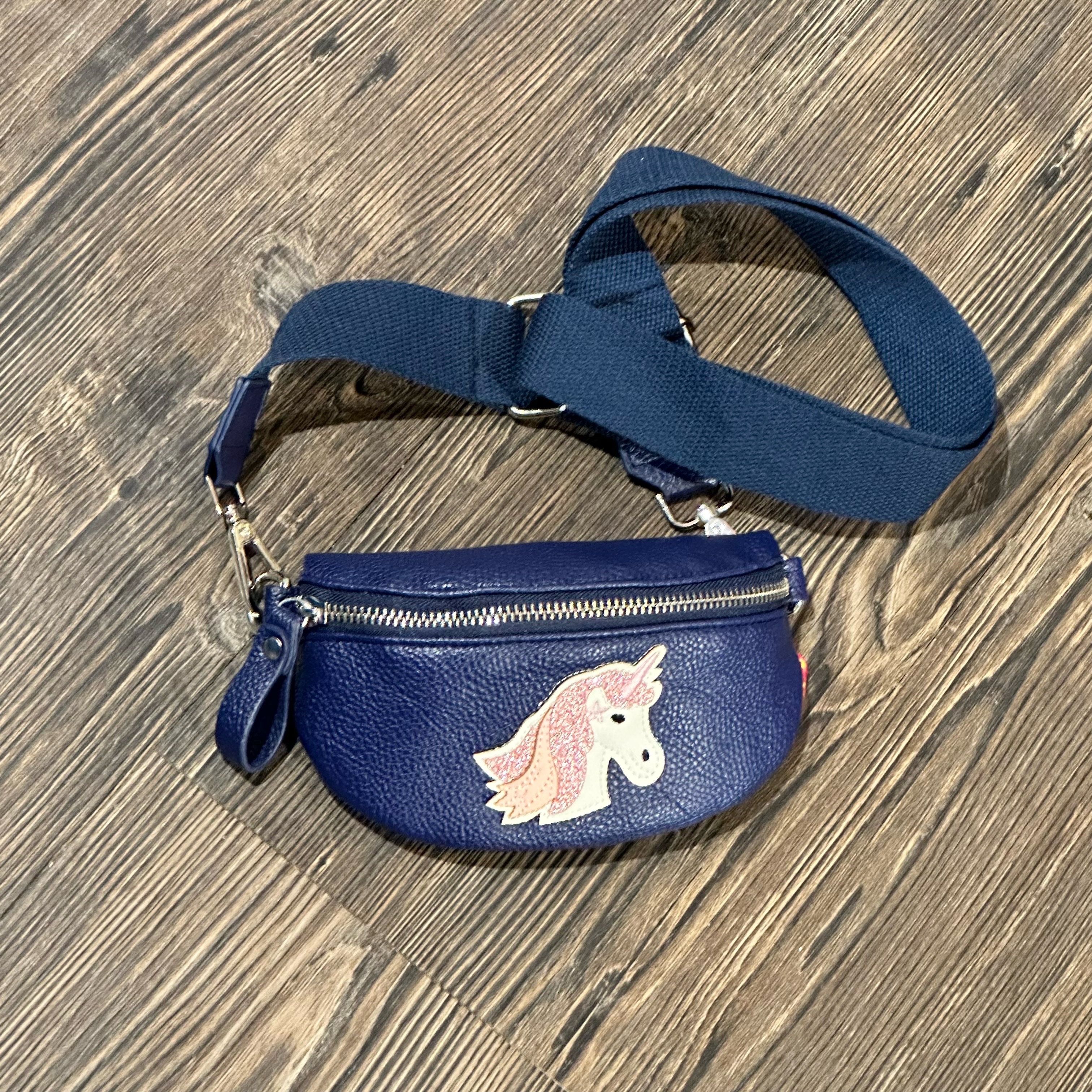 image0ATDH1sDpoZXWI KisMe Crossbody Tasche Sidebag - Einhorn in Navy mit Unifarbenen Band