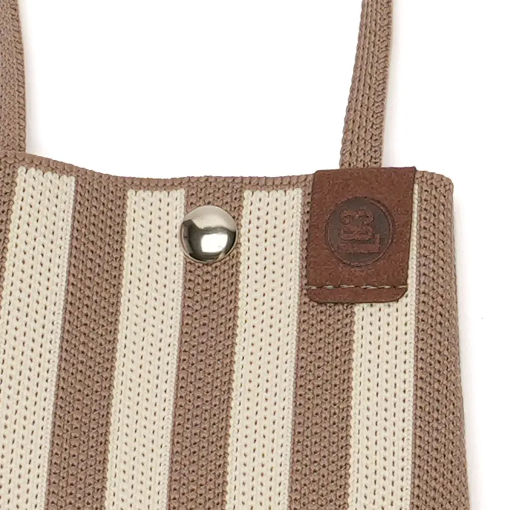 LOT83 Gestrickte Handytasche mit Druckknopf - Beige & Creme 
