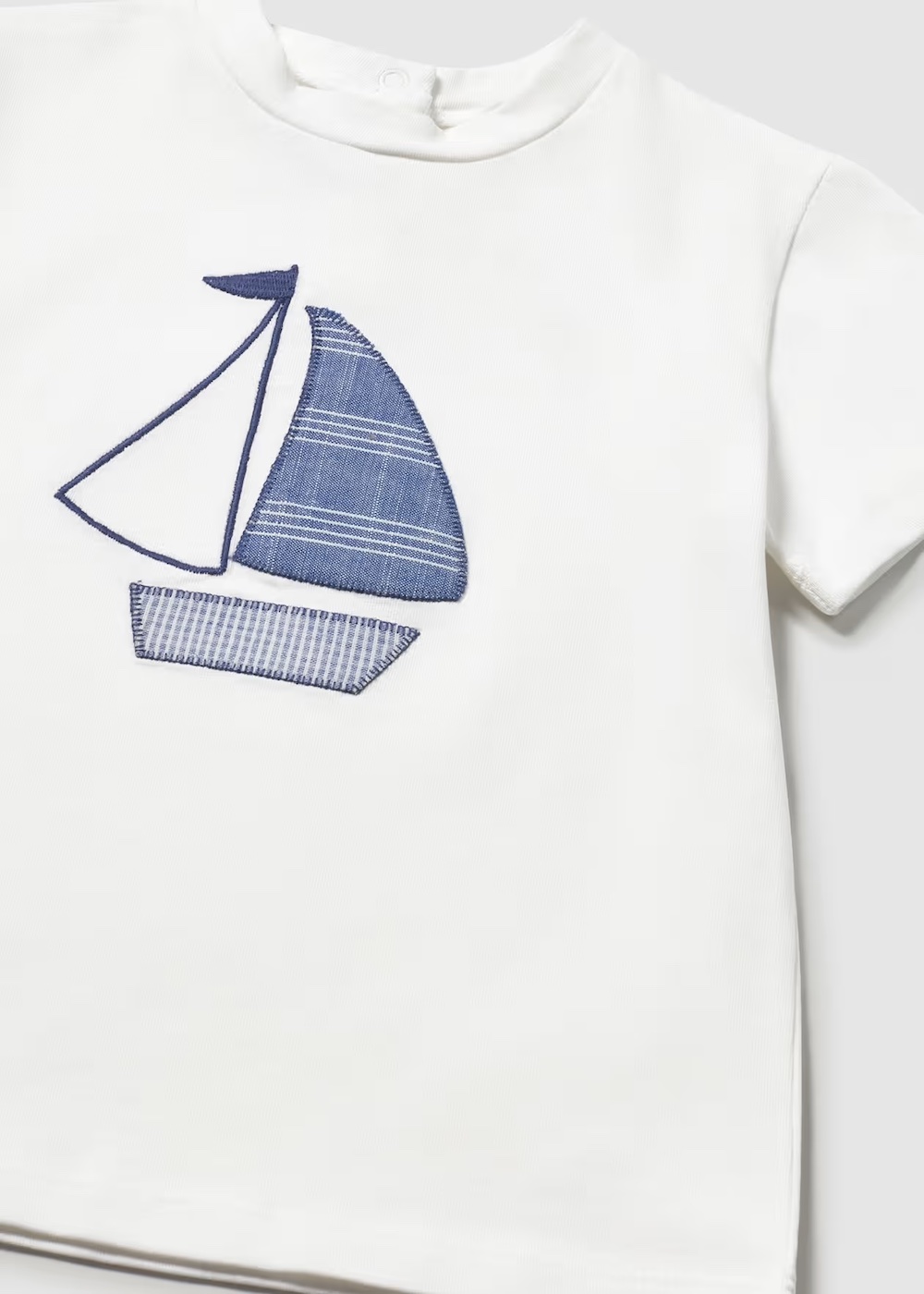 Mayoral Kurzarm T-Shirt in Weiß mit Stickerei - Segelboot in Blau Mayoral Kurzarm T-Shirt in Weiß mit Stickerei - Segelboot in Blau