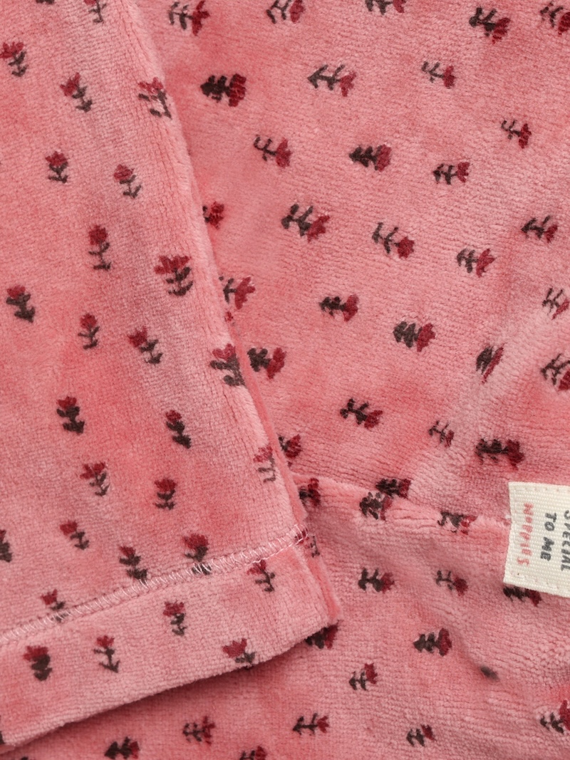 Noppies Baby Mädchen Velourshose in Ash Rose mit Blumen Allover – Weiche Babyhose