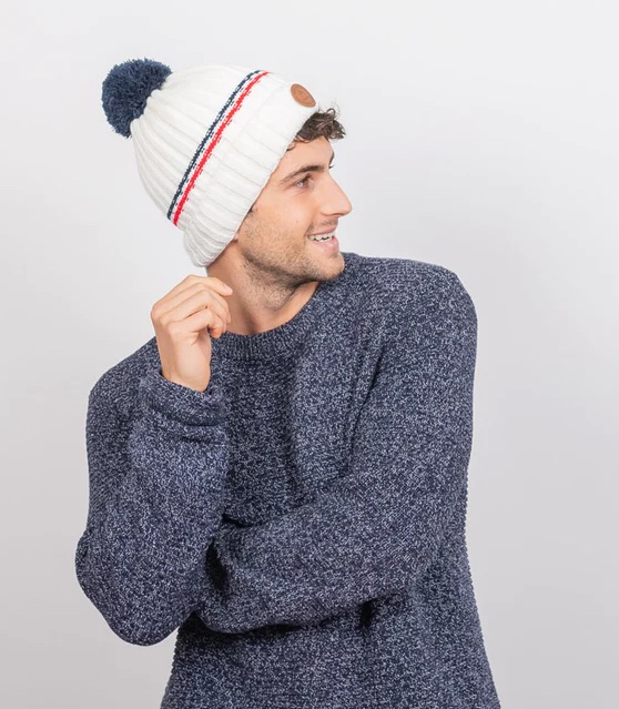 BAB-FW2021-BONNET-HATS-MANHATTAN-INTEMPOREL-BLANC-WHITE-BD_59ecd415-74f8-4c32-b3ee-00aa3bfeec43_720x-Kopie Cabaia Mütze Manhattan Zopfmuster in Weiß mit Streifen & 3 Bommel - SALE