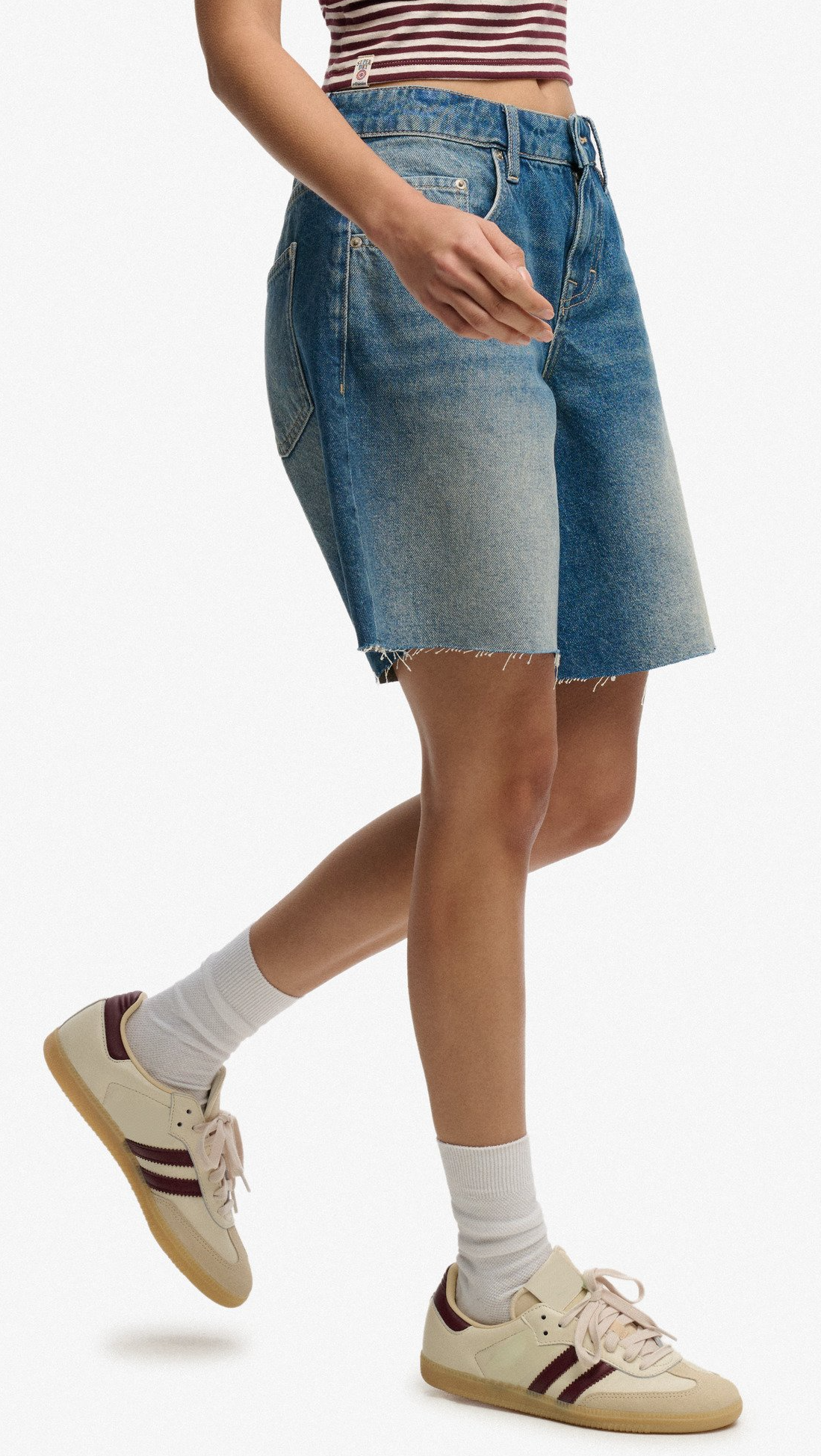 Superdry Damen Mid rise Baggy Jeans Short in Blau