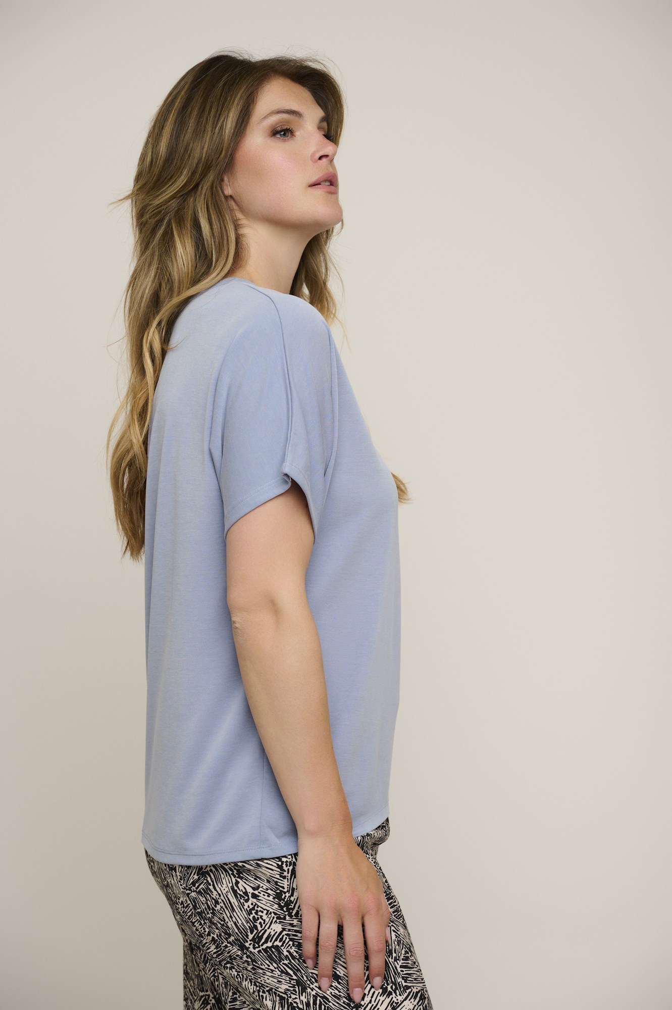 Rino & Pelle Merlin kurzarm Tshirt V-neck in Himmelblau