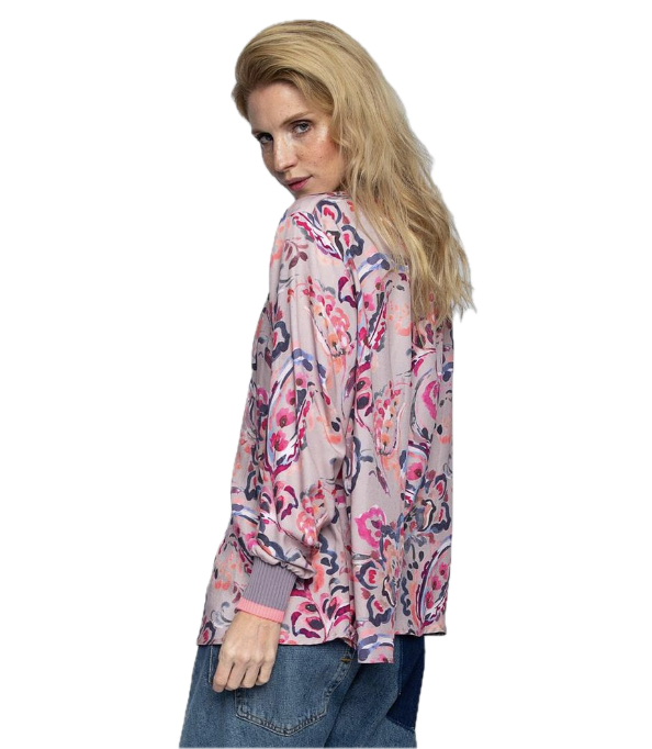 Emily van den Bergh aus Viskose mit Feminines Blumenprint mit Leuchtenden Beeerentönen Emily van den Bergh aus Viskose mit Feminines Blumenprint mit Leuchtenden Beeerentönen