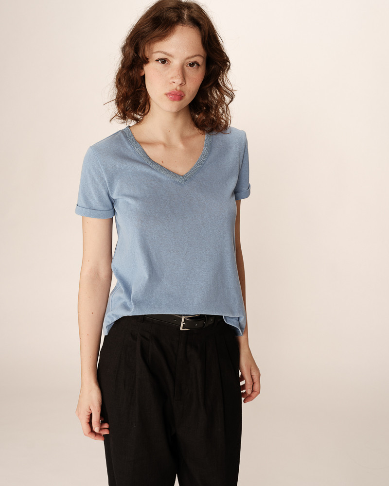 Grace & Mila Pepito V-Auschnitt Kurzarm T-Shirt Top in Puderblau Grace & Mila Pepito V-Auschnitt Kurzarm T-Shirt Top in Puderblau