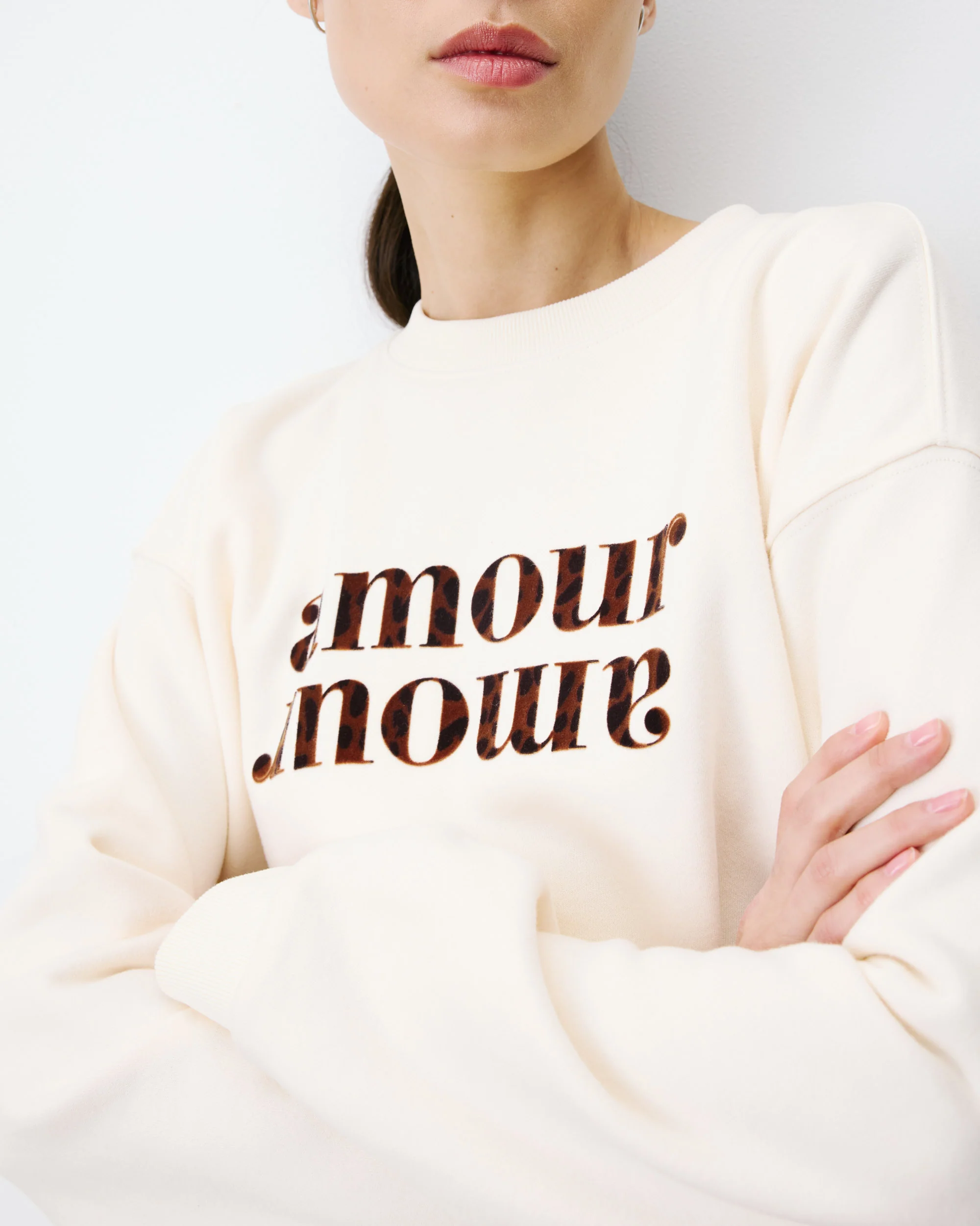 Grace & Mila Amery Sweatshirt in Ecru Creme mit Leo Muster - AMOUR