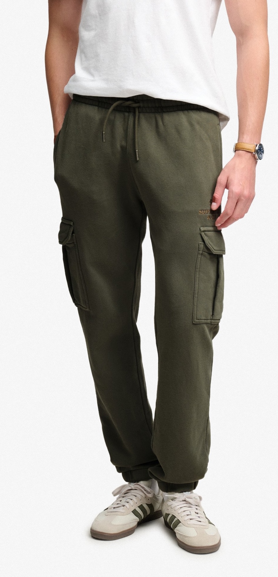 Superdry Herren Micro Logo Cargo-Jogginghose in Grün Superdry Herren Micro Logo Cargo-Jogginghose in Grün