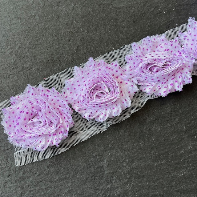 Wowzers Shabby Chic Stoffblume Blüte am Band - Lila Gepunktet - 3 Blumen