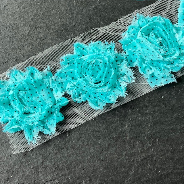 Wowzers Shabby Chic Stoffblume Blüte am Band - Türkis Candy Punkte - 3 Blumen 