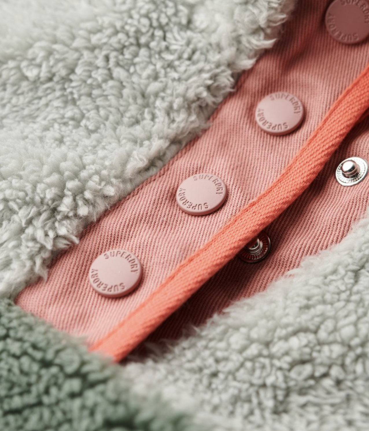 Superdry Damen Superweiche Teddyfleece Jacke in Grün Superdry Damen Superweiche Teddyfleece Jacke in Grün