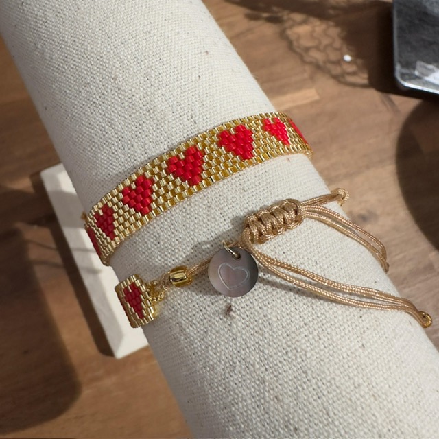 Lua All My Love Armband mit bunten Perlen - Gold mit Roten Herzen