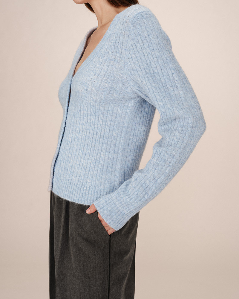 Grace & Mila Samso Strickjacke mit Zopfmuster in Hellblau Melange