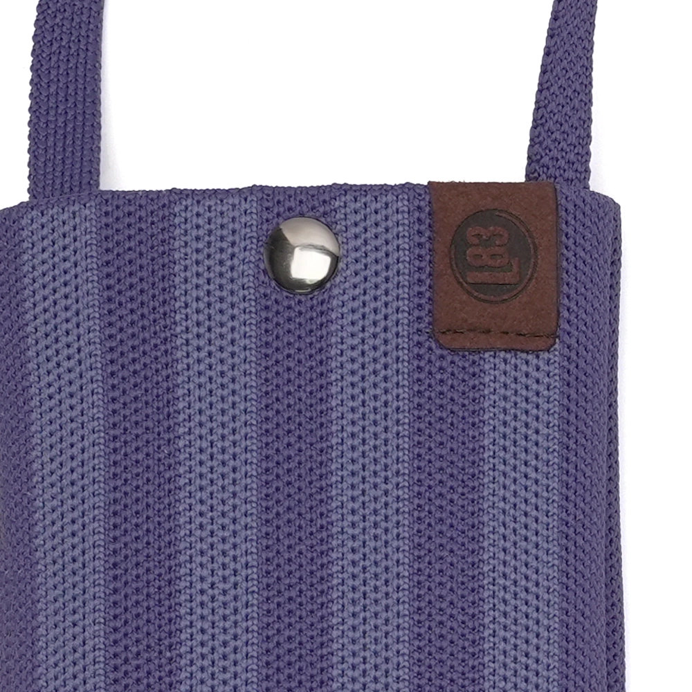 LOT83 Charlie Gestrickte Handytasche mit Druckknopf - Perwinkle Blau & Hellblau LOT83 Charlie Gestrickte Handytasche mit Druckknopf - Perwinkle Blau & Hellblau