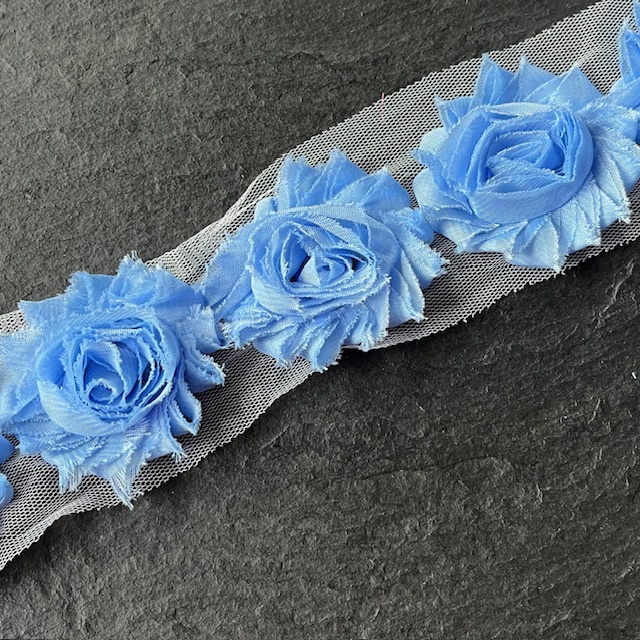 Wowzers Shabby Chic Stoffblume Blüte am Band - Hellblau - 3 Blumen Wowzers Shabby Chic Stoffblume Blüte am Band - Hellblau - 3 Blumen