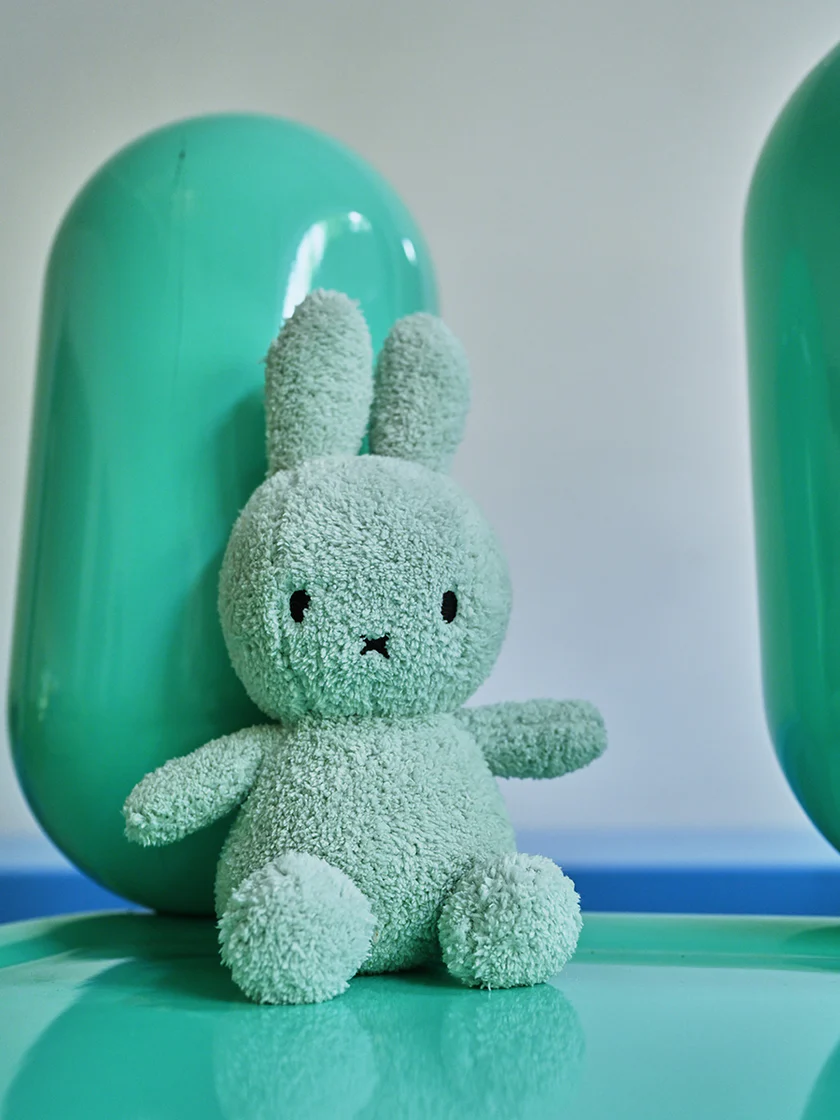 Bon Bon Toys Miffy Sitting Terry Soft Green - Frottee Pastellgrün Bon Bon Toys Miffy Sitting Terry Soft Green - Frottee Pastellgrün