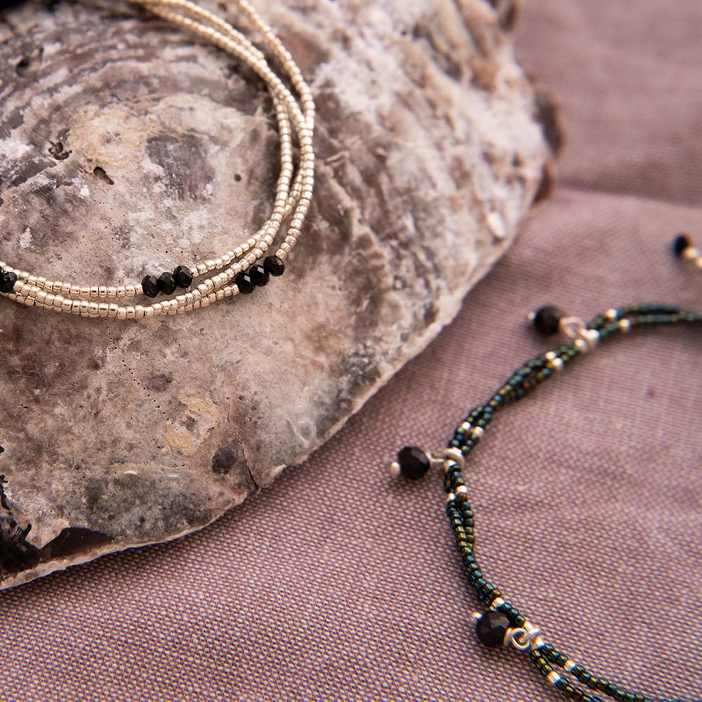 BL23195-Shiny-Black-Onyx-Bracelet-Silver-Colored_3_A-Beautiful-Story A Beautiful Story Honor Schwarzer Onyx Silberfarbig Armband