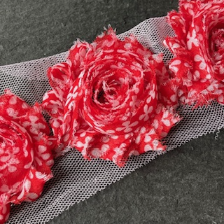 Wowzers Shabby Chic Stoffblume Blüte am Band - Klee Rot - 3 Blumen Wowzers Shabby Chic Stoffblume Blüte am Band - Klee Rot - 3 Blumen
