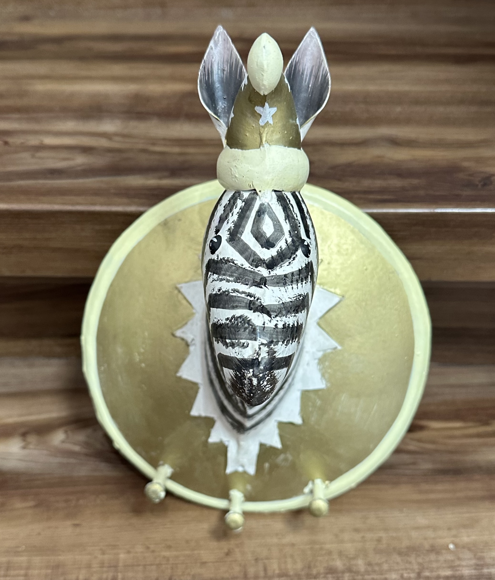 Pape Kunstgewerbe Wandhaken Trophäe Weihnachtsedition - Zebra mit Weihnachtsmütze Pape Kunstgewerbe Wandhaken Trophäe Weihnachtsedition - Zebra mit Weihnachtsmütze