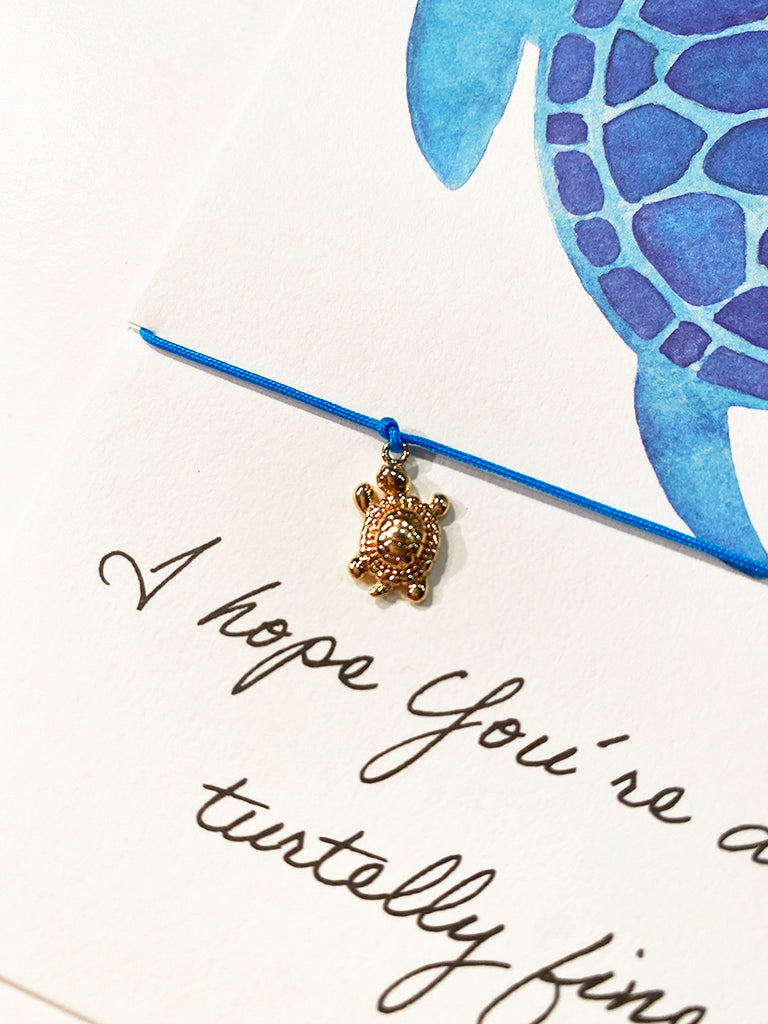 B030_Nah_1296x By Vivi Schmuck Postkarte - I hope You´re doing turtelly fine