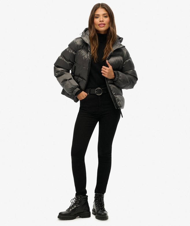 Superdry Damen Sportliche Steppjacke mit Kapuze Schwarz Glänzend - SALE Superdry Damen Sportliche Steppjacke mit Kapuze Schwarz Glänzend - SALE