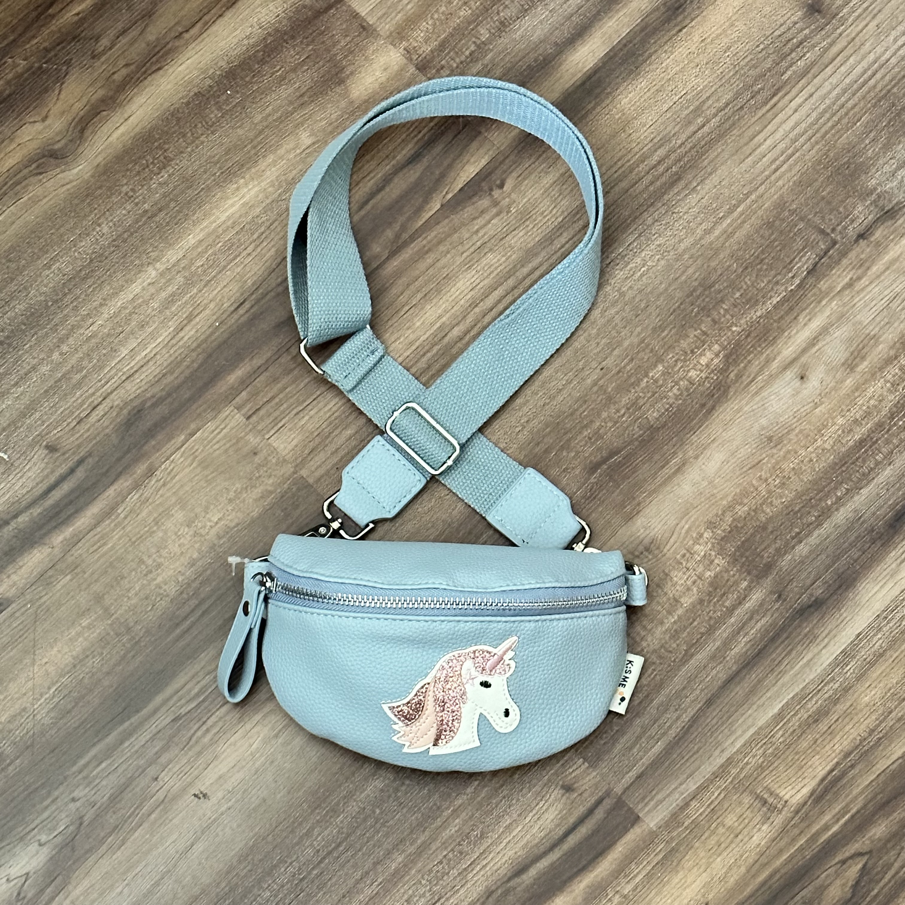 KisMe Crossbody Tasche Sidebag - Einhorn in Hellblau mit grün/blauem Band
