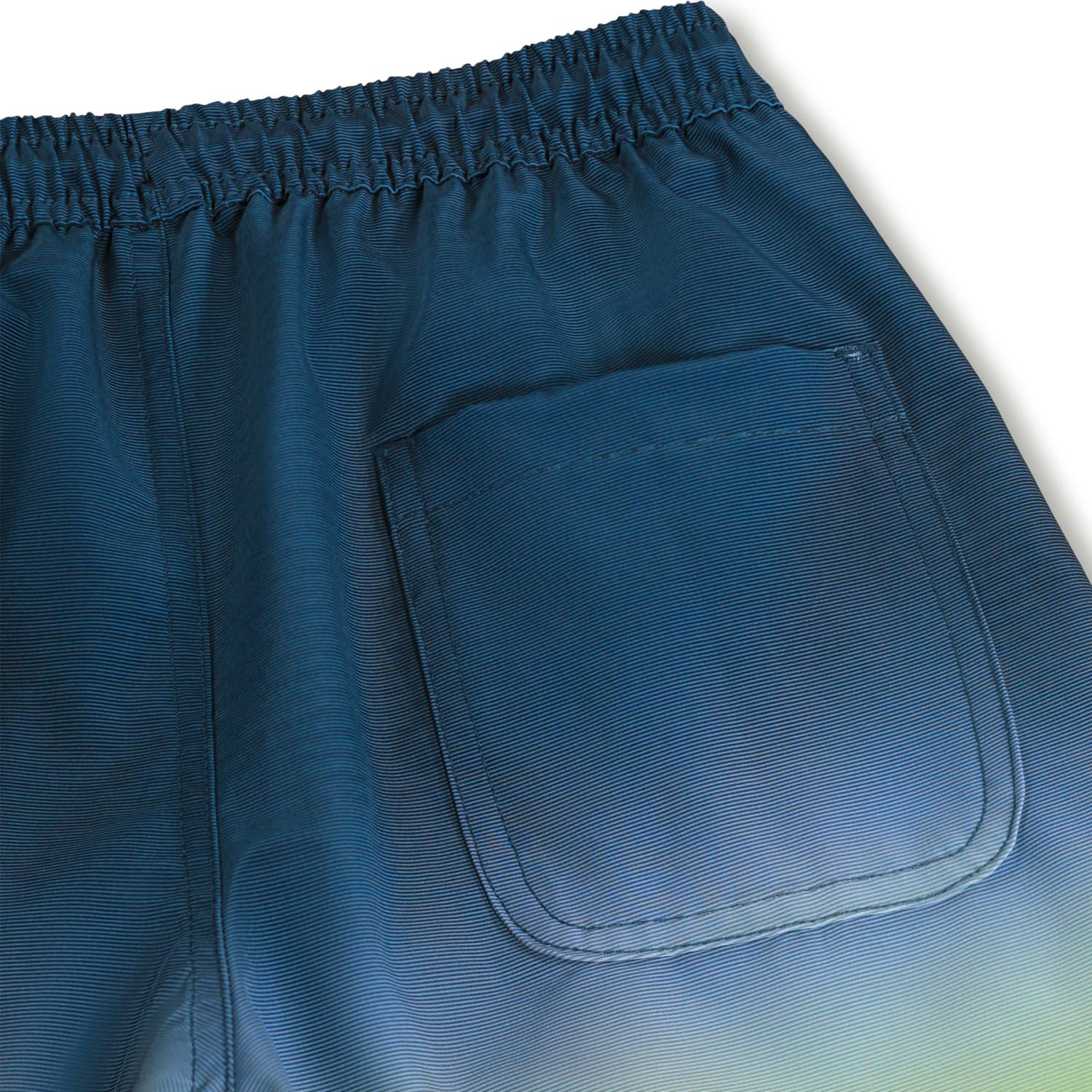 Molo Nilson Screen Fade Badeshort mit Farbverlauf Navy bis Neon Grün Molo Nilson Screen Fade Badeshort mit Farbverlauf Navy bis Neon Grün