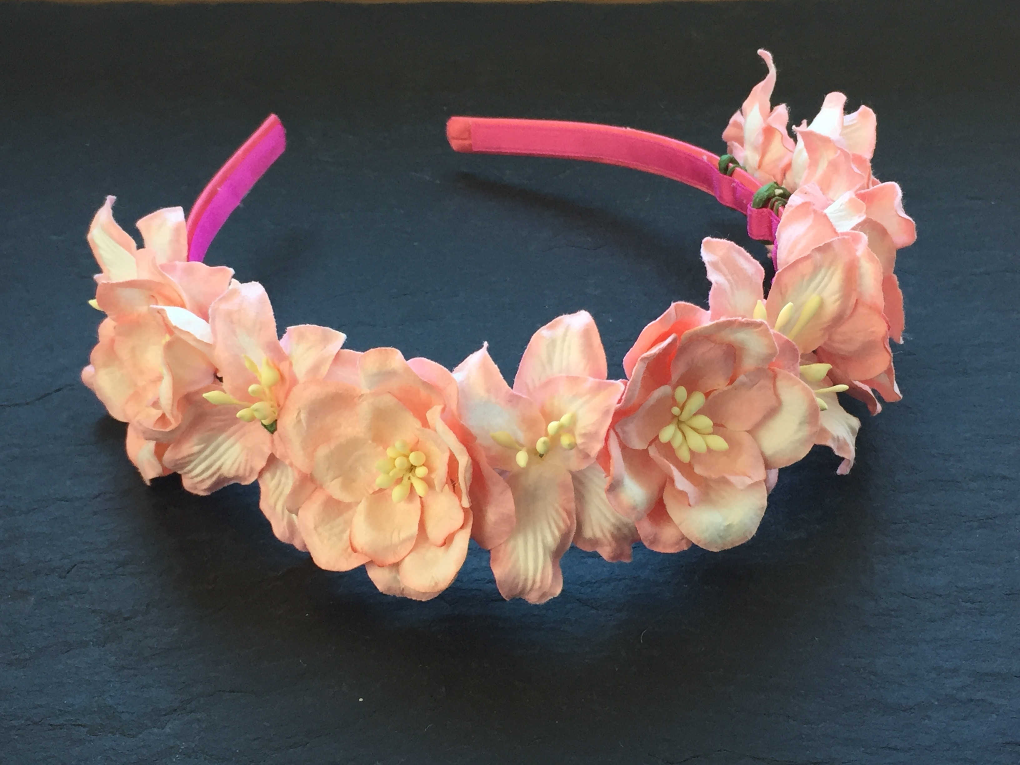 WOWZERS-BLU-TENKRONE-LARGE-CORAL Wowzers Blütenkrone - Crown of Flowers - Handgefertigt - Farbauswahl - Große Blüten