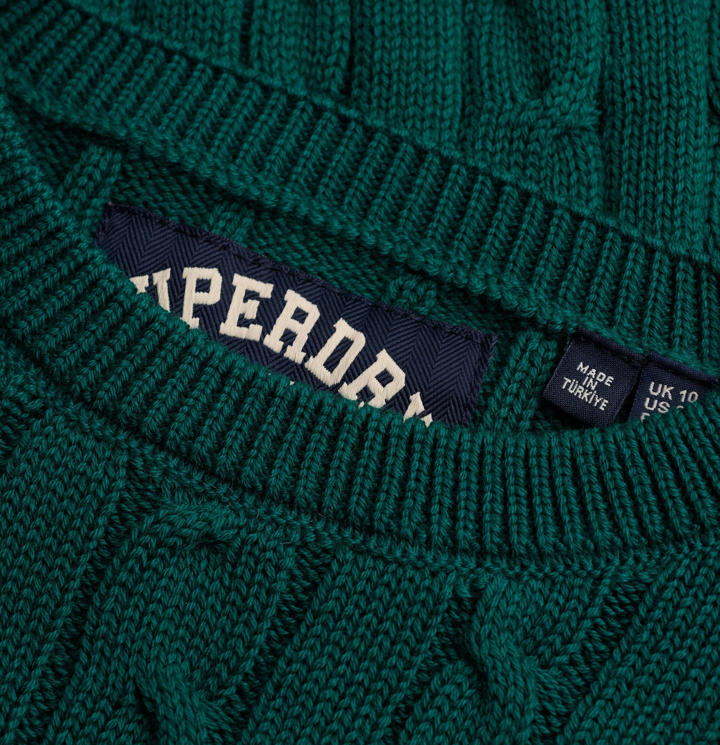 Superdry Damen Essentials Zopmuster Pullover Cable Jumper in Grün Superdry Damen Essentials Zopmuster Pullover Cable Jumper in Grün