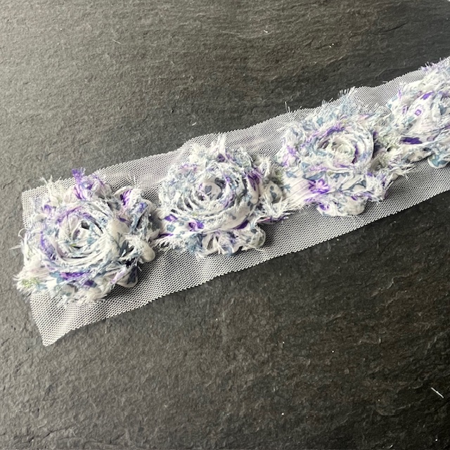 Wowzers Shabby Chic Stoffblumen Blüten am Band - Vintage Blumen Lila - 3 Blumen