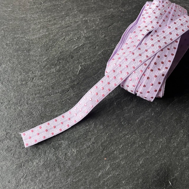 Wowzers Bastelbedarf elastischen Satin Band in Flieder mit Metallic Altrosa Punkte - 1 Meter 