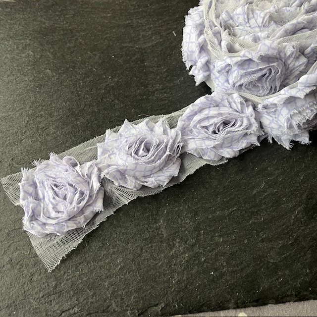 Wowzers Shabby Chic Stoffblume Blüte am Band - Flieder Lattice - 3 Blumen