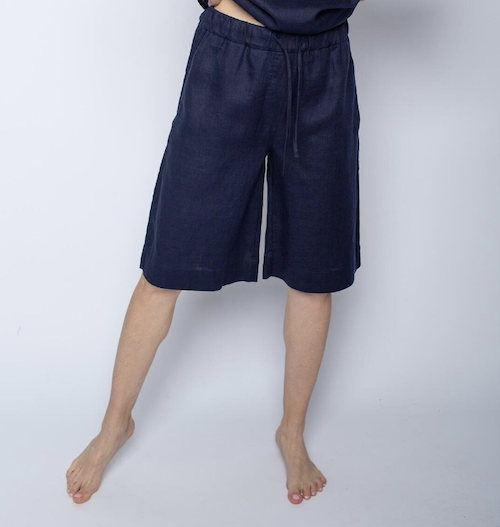 Emily van den Bergh Kurze Leinen Bermuda Damenhose in Dunkelblau Navy - SALE Emily van den Bergh Kurze Leinen Bermuda Damenhose in Dunkelblau Navy - SALE
