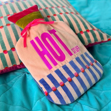 NOI Hamburg Wärmflasche aus Samt – Pillar HOT STUFF | Kuschelige Geschenkidee NOI Hamburg Wärmflasche aus Samt – Pillar HOT STUFF | Kuschelige Geschenkidee