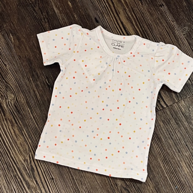 Hust & Claire Kurzarm T-Shirt in Weiß - Confetti Punkte