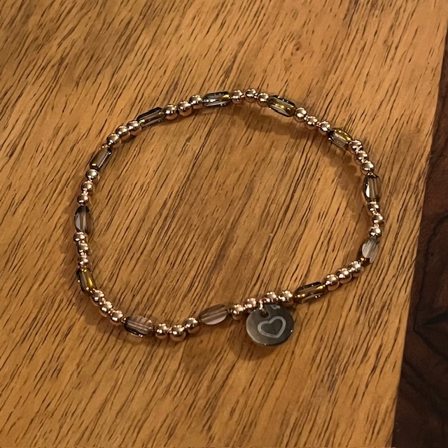 Lua Glamour Armband - Elastisch mit Gold Perlen & Steine Lua Glamour Armband - Elastisch mit Gold Perlen & Steine