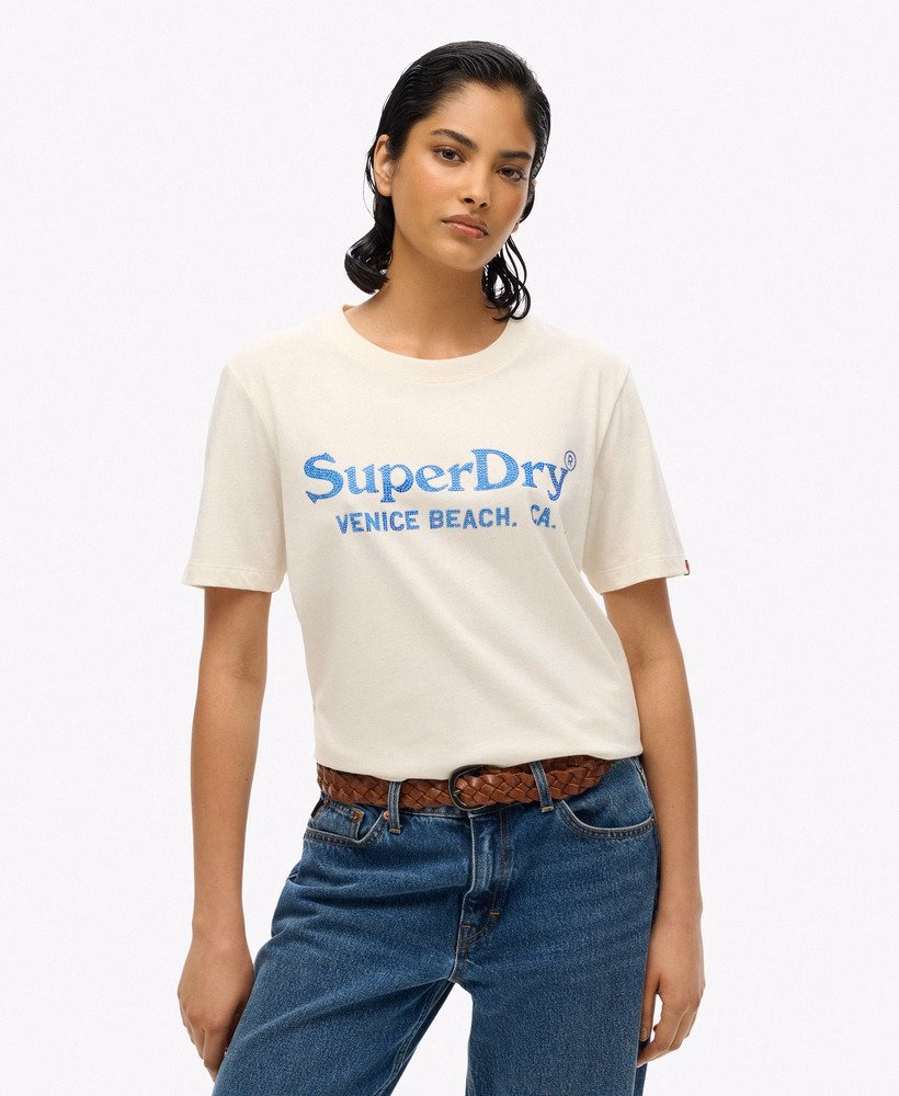 Superdry locker geschnittenes Venue Metallic T-Shirt für Damen in New Chalk White/Weiß - SALE Superdry locker geschnittenes Venue Metallic T-Shirt für Damen in New Chalk White/Weiß - SALE