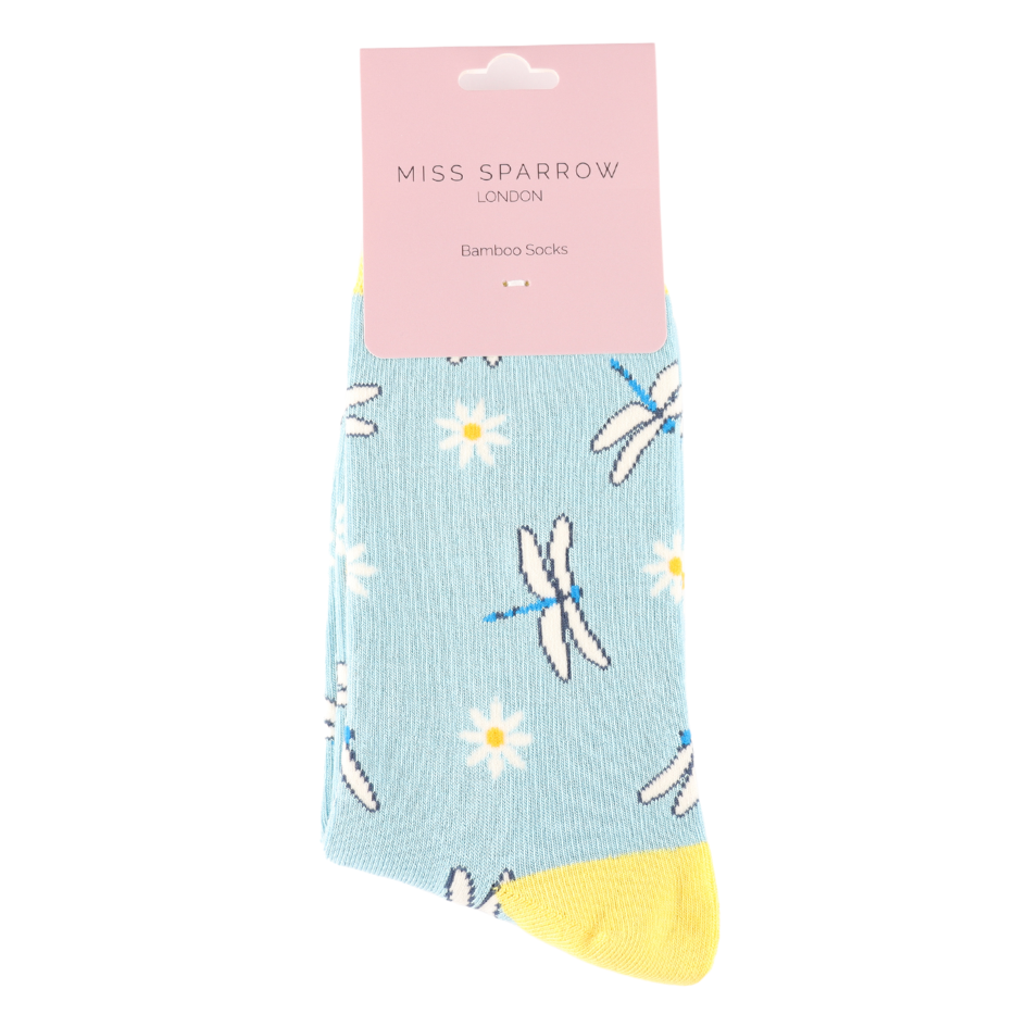 Miss Sparrow Socken Bamboo in Hellblau & Gelb - Daisies & Dragonflies - Libellen Miss Sparrow Socken Bamboo in Hellblau & Gelb - Daisies & Dragonflies - Libellen