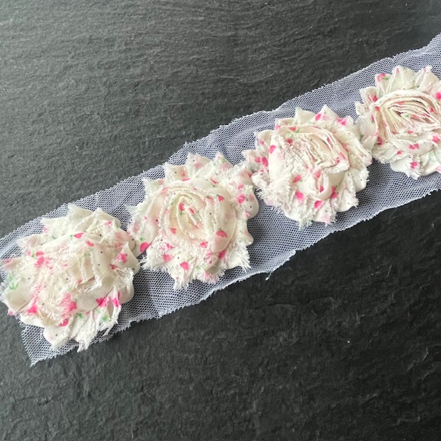 Wowzers Shabby Chic Stoffblumen Blüten am Band - Creme Blumen Pink - 3 Blumen 