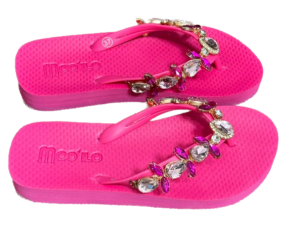 Moo' Ilo Damen Flip Flops mit Strasssteinen in Dora Pink + Neoprene Pink & Gold Zebra Clutch Moo' Ilo Damen Flip Flops mit Strasssteinen in Dora Pink + Neoprene Pink & Gold Zebra Clutch