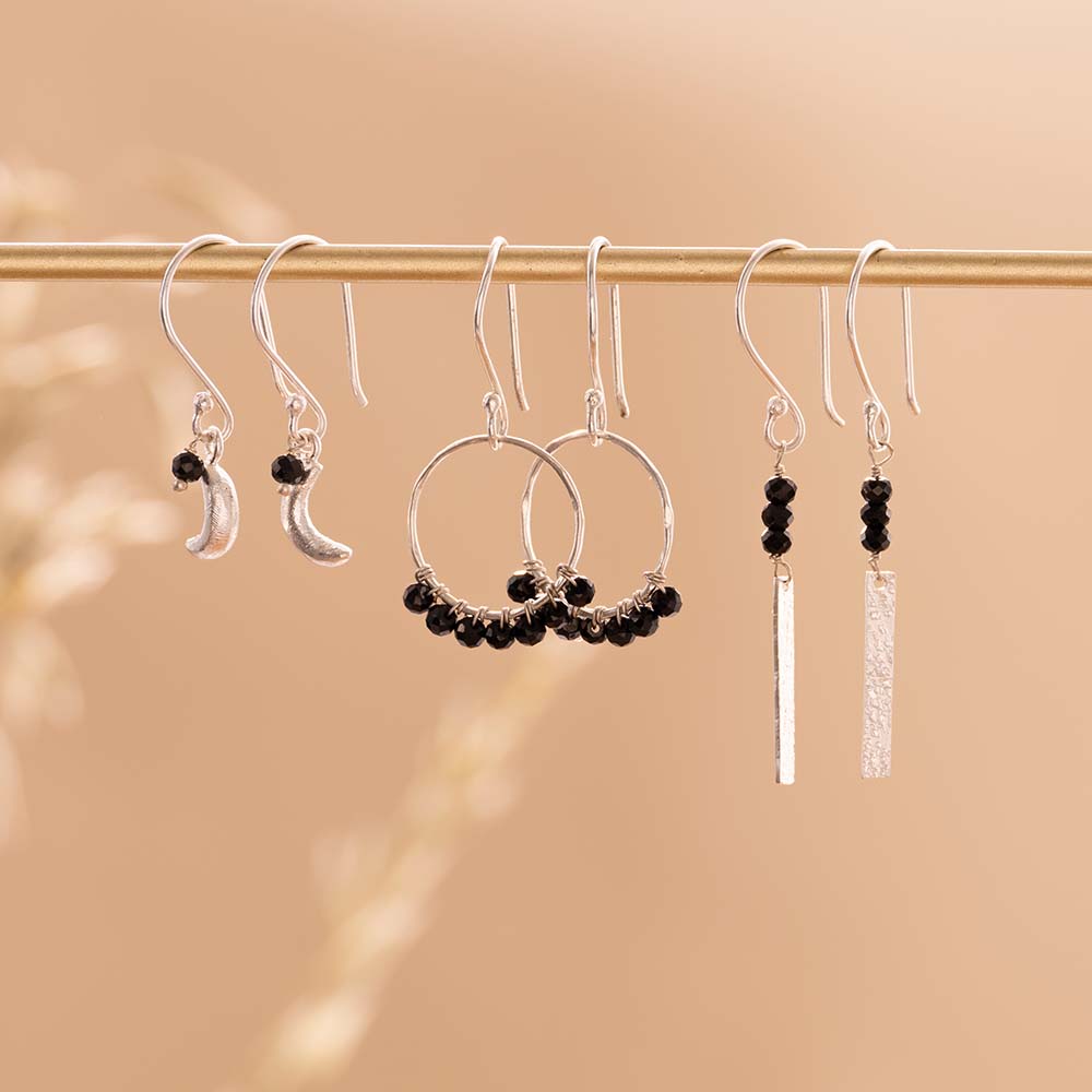 AW31079_Generous-Black-Onyx-Earrings-Silver-Plated_3_A-Beautiful-Story A Beautiful Story Generous Schwarzer Onyz Versilberte Ohrringe