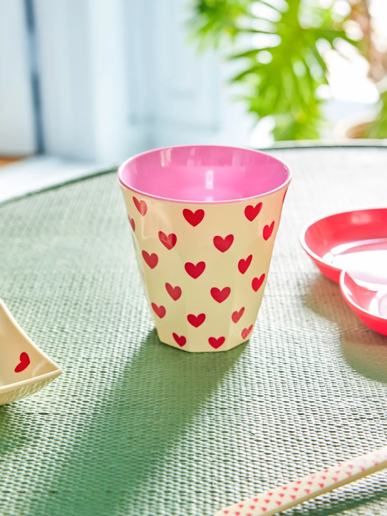 RICE Mittelgroße Melamin Becher - Crème - Darling Hearts Print - Herzen