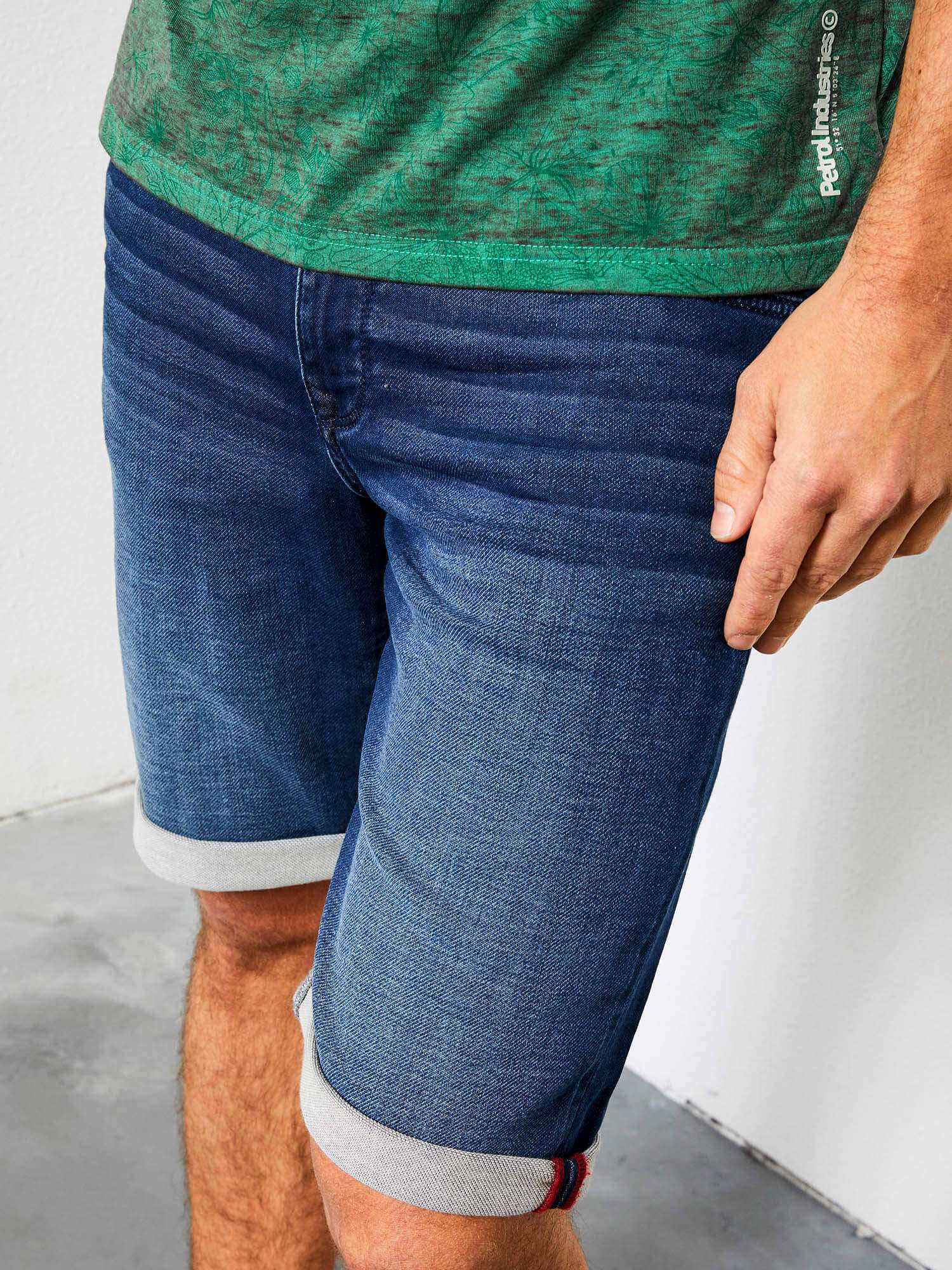 M-1000-SHO591-5800-034RqkGSU0qLDFk_900x1200-2x Petrol Industries Jackson Jog Jeans Short in Dark Blue Denim