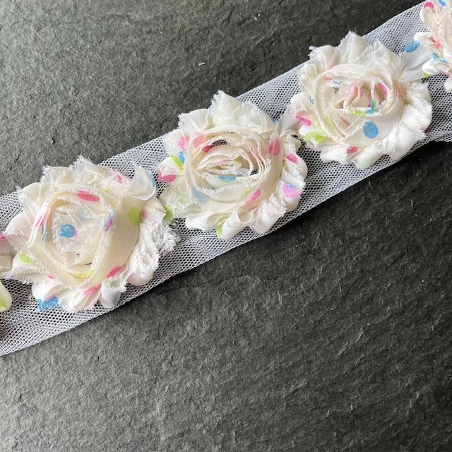 Wowzers Shabby Chic Stoffblume Blüte am Band - Pastell Confetti Dots - 3 Blumen Wowzers Shabby Chic Stoffblume Blüte am Band - Pastell Confetti Dots - 3 Blumen