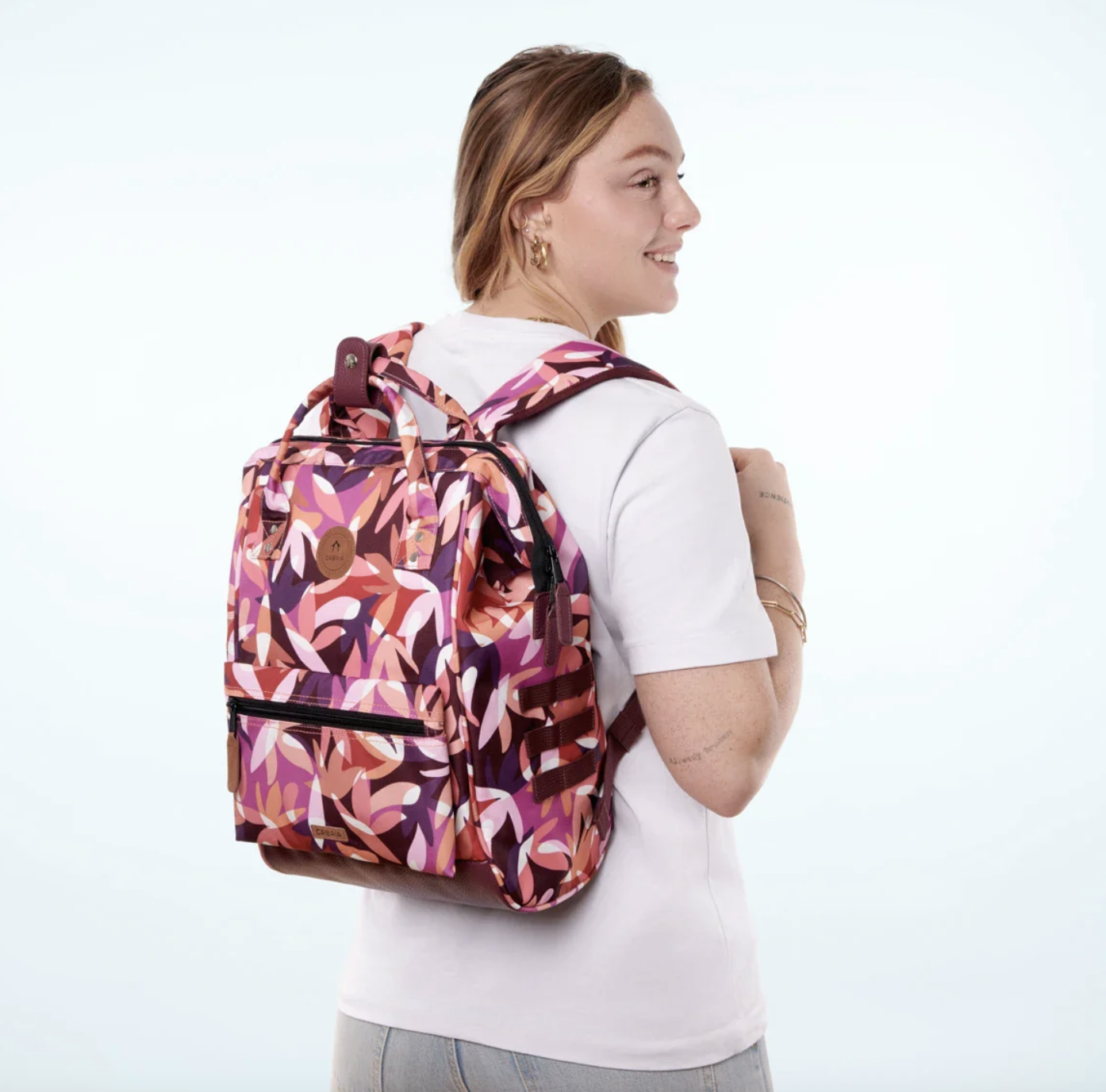 Cabaia Rucksack Montreuil Medium mit Laptop-Fach - Beerentöne gemustert - SALE