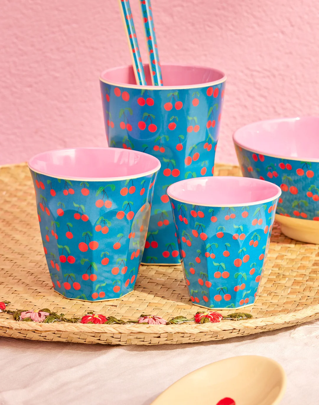 RICE Mittelgroße Melamin Becher - Cherry Love Print - Kirsche RICE Mittelgroße Melamin Becher - Cherry Love Print - Kirsche