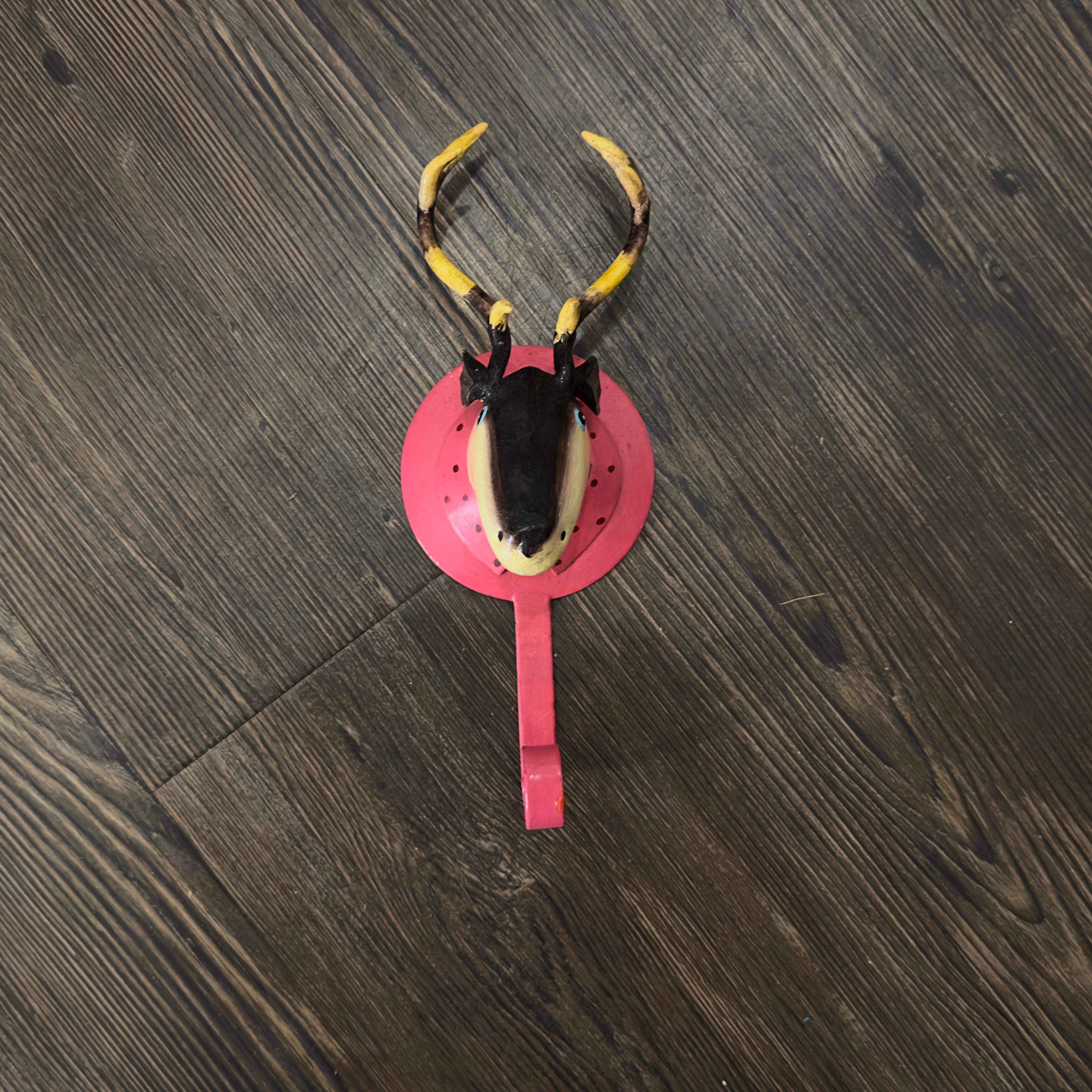 Pape Kunstgewerbe Wandhaken - Hirsch in Pink/Rot gepunktet