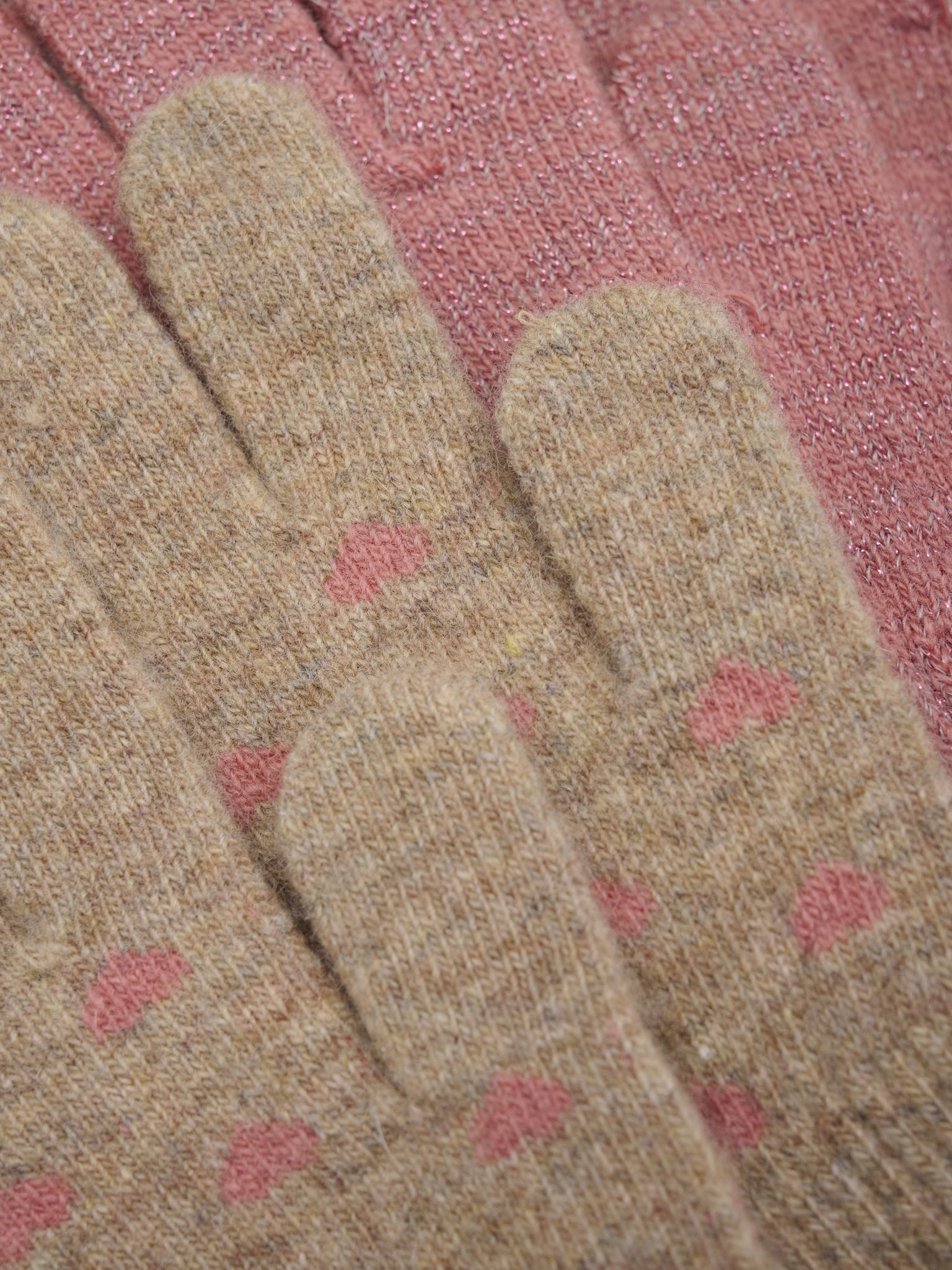 CeLaVi Woll-Fingerhandschuh 2er Pack in Brick Dust - Rosa und Sand mit Rosa Herzen CeLaVi Woll-Fingerhandschuh 2er Pack in Brick Dust - Rosa und Sand mit Rosa Herzen